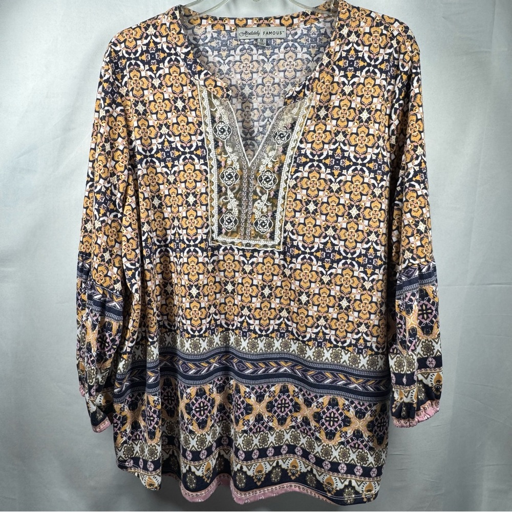 Almost Famous Women's 1X Geometric Print Top - Multicolor V-neck‎ Long Sleeve